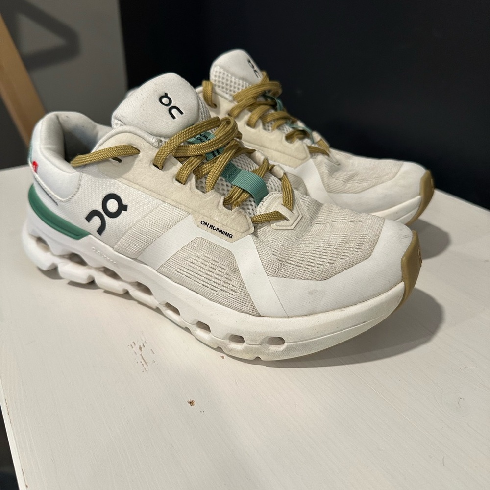 Women’s On Cloudrunner 2 Undyed